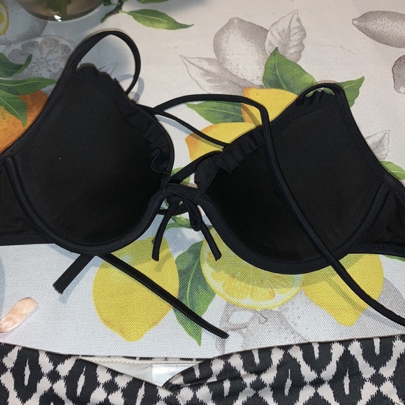 Victoria Secrets black bikini top w H&M bottom - Picture 4 of 6